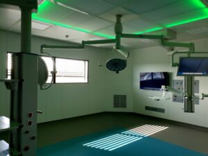 Salle d'opération dont les raccordements électriques ont été réalisés par Mitéa